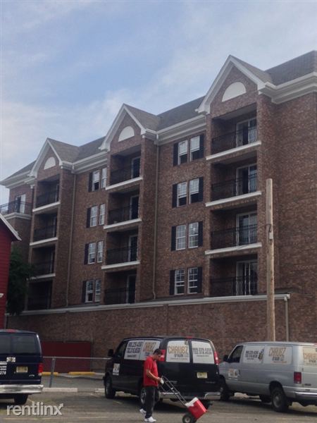 Building Photo - 44 Park St