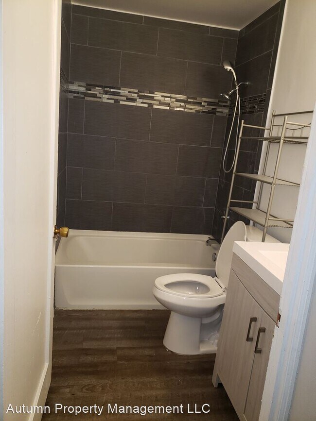 Building Photo - 3 br, 1.5 bath House - 22412 Schroeder Ave
