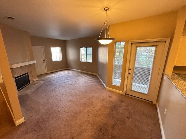 Building Photo - Gorgeous 2Bed/2Bath/2Car, 2nd-Story Condo located in the West part of the valley- Make the Move f...