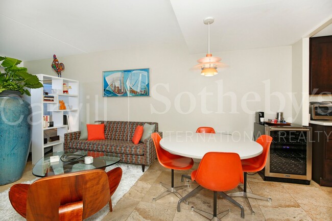 Building Photo - Fully Furnished Studio in the heart of Dow...