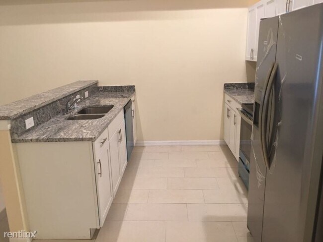 Foto del edificio - 3 br, 2 bath Apartment - 504 SE 4th Ter