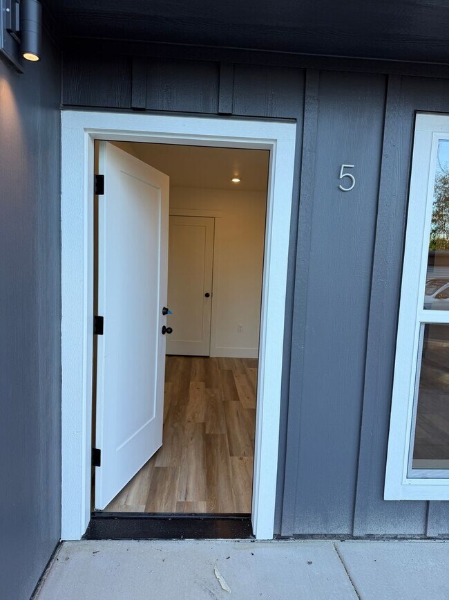 Foto del edificio - 1/2 OFF FIRST MONTHS RENT! New Construction, Beautiful, Townhomes! 2 & 3 BEDRM UNITS AVAILABLE