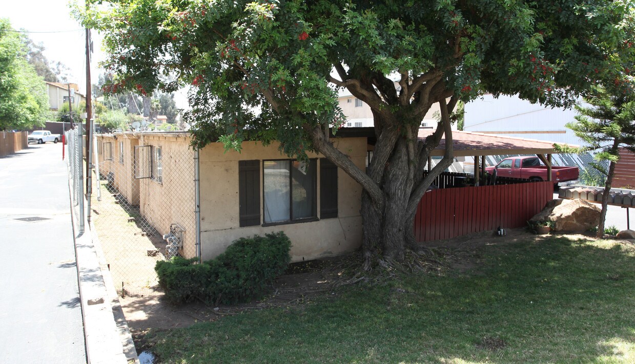 Building Photo - Las Casitas