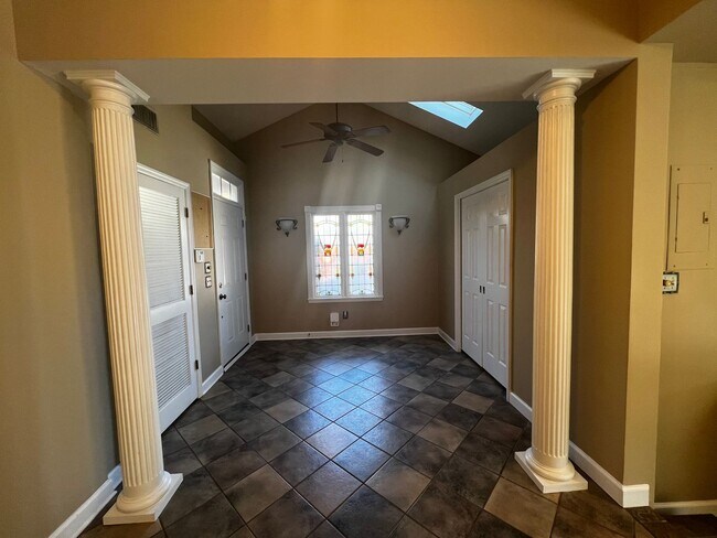 Foto del edificio - 204 Woodside Ave