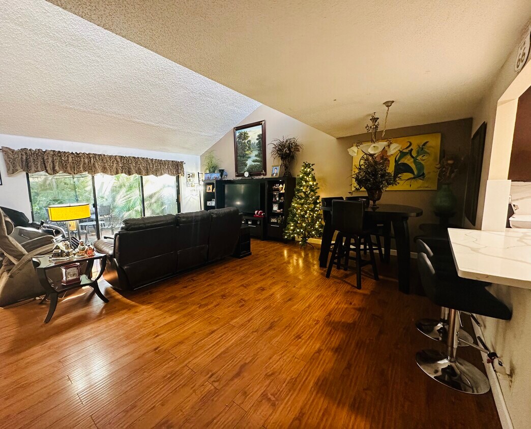 Foto del edificio - 2162 Woodlands Way