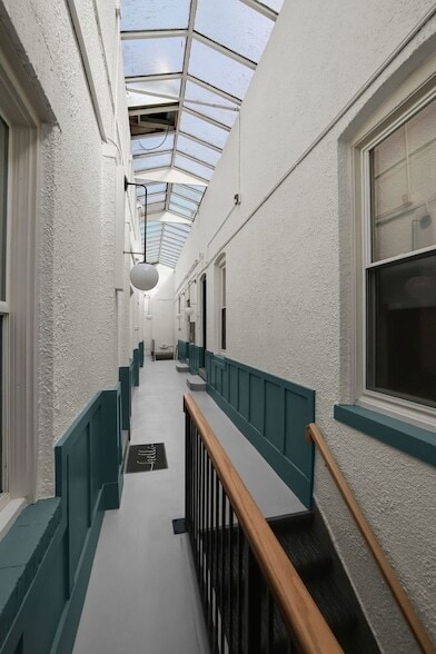 Building Photo - 19 E 1st St