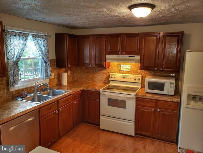 Building Photo - 7109 Upper Mills Cir