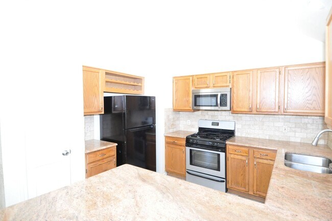 Foto del edificio - Freshly Painted! 1 Story with 3 bed/2bath....