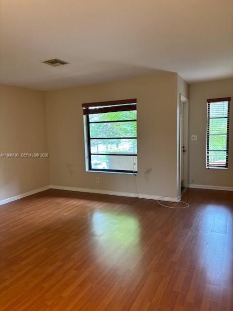 Foto del edificio - 9050 Jacaranda Ln