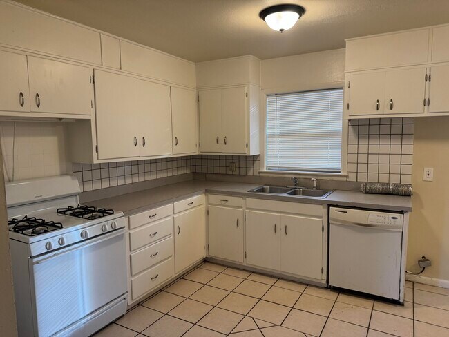 Foto del edificio - 2821 61st St