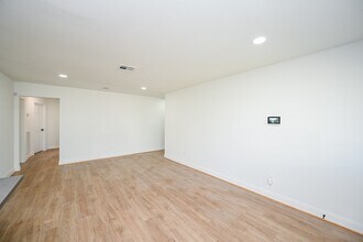 Building Photo - 4710 Hershe St