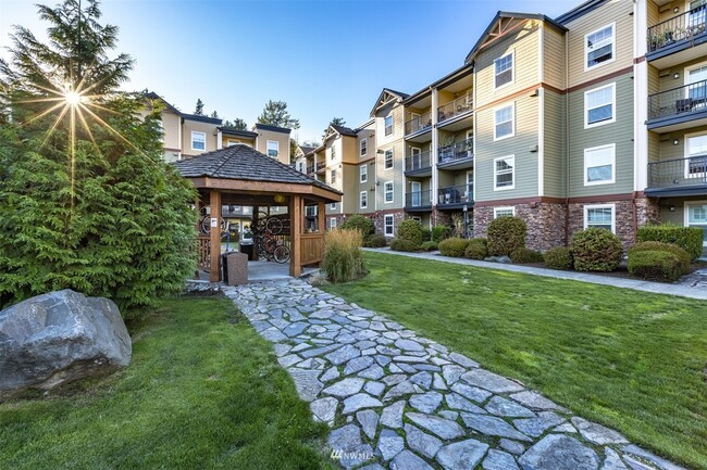 Courtyard and bike storage - 680 32nd St