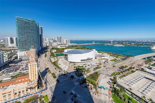 Foto del edificio - 398 NE 5th St