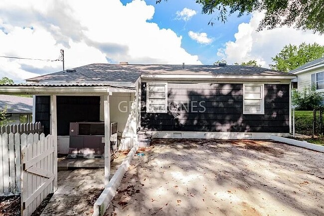 Building Photo - 1248 Forest St