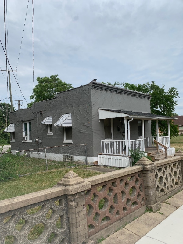 Building Photo - 223 E 15th St