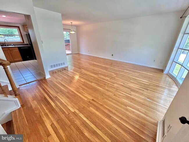 Foto del edificio - 986 Sherbrook Cir