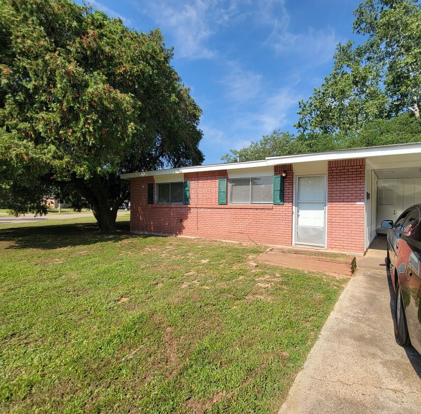 Primary Photo - 2 bedroom 1 bathroom