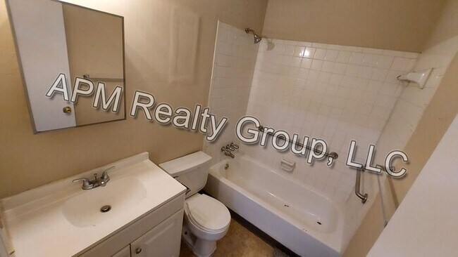 Foto del edificio - Downstairs apartment off main Street