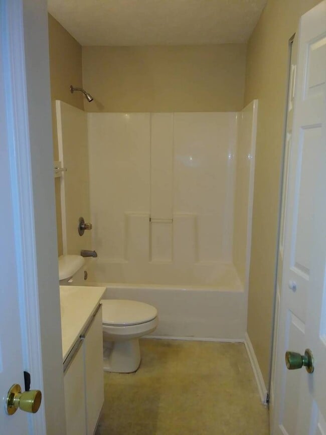 Building Photo - 1st Floor 1 Bedroom Condo