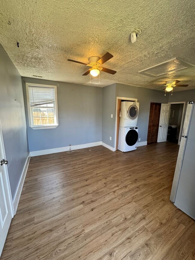 Photo - 2 bedroom house on Southside w Laundry HVAC