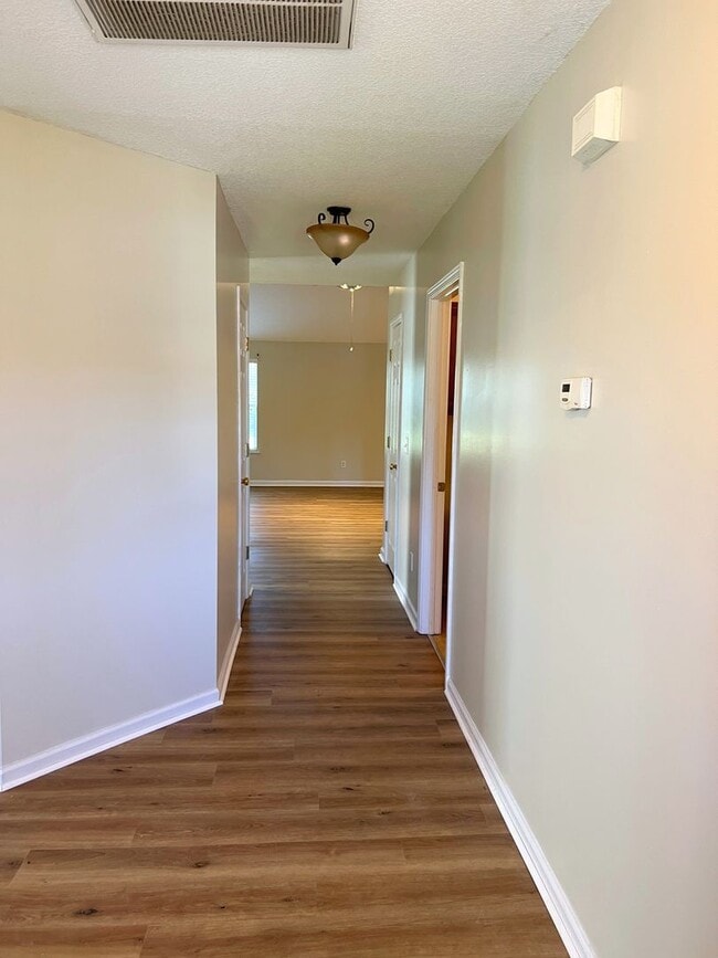 Building Photo - Spacious 4-Bedroom Home with Loft & Flex r...