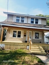 Building Photo - 580 W Grand Ave