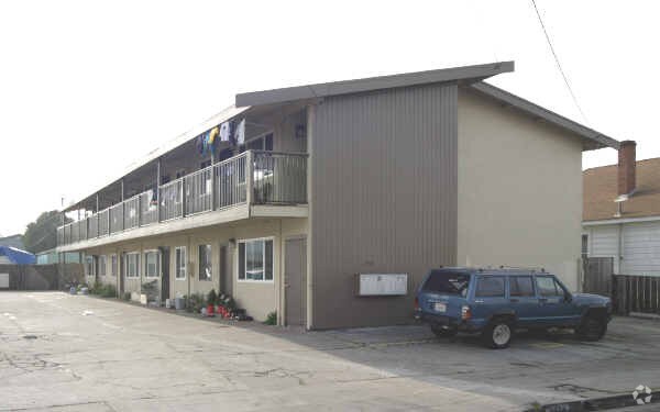 Foto del edificio - 2114 Bush Ave