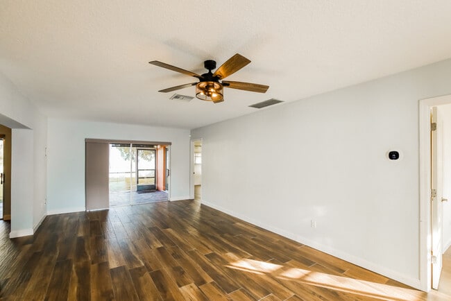 Foto del edificio - 9198 SW 5th St