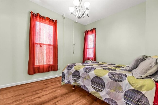 Foto del edificio - 287 Cottage St