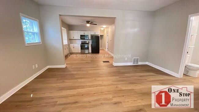 Building Photo - Gorgeous, Updated 3 Bedroom 2 1/2 Bathroom...