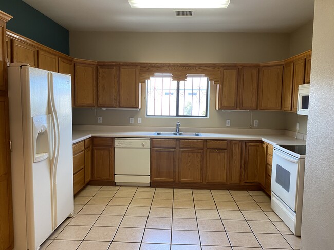 Kitchen - 766 4 Winds Cir