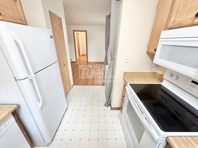 Building Photo - 4656 S Dillon Ct