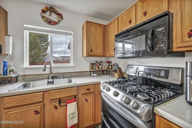 Building Photo - 17795 Oakview Ct