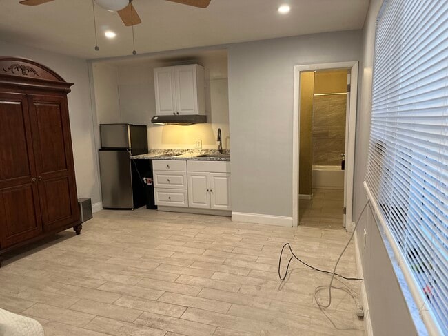 Building Photo - 6820 Scott St