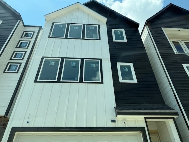Building Photo - Dwellings on Del Rio