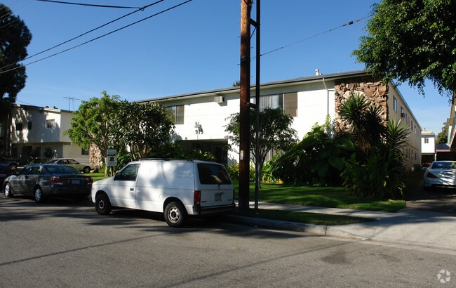 919 E Acacia - ACACIA