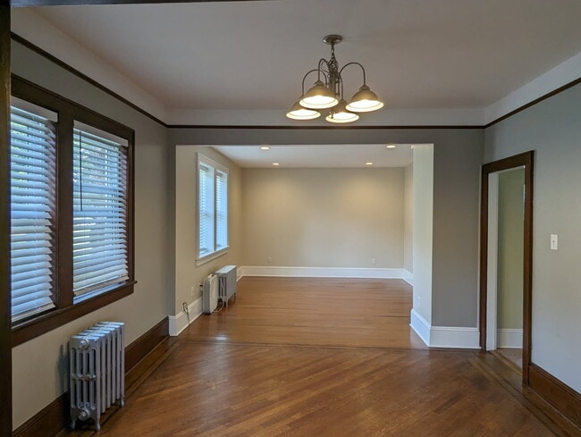 Building Photo - 925 Wootton St