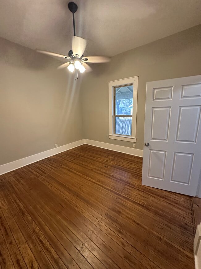 Building Photo - 202 Hunstock Ave