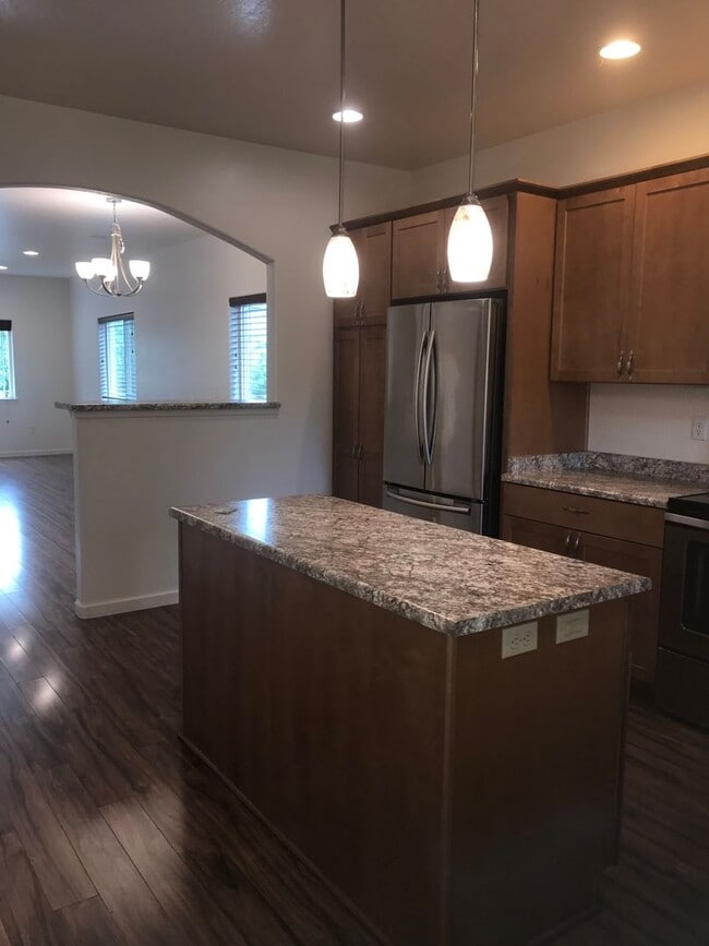 Foto del edificio - Three bed, two bath Ashland home for rent | Available June