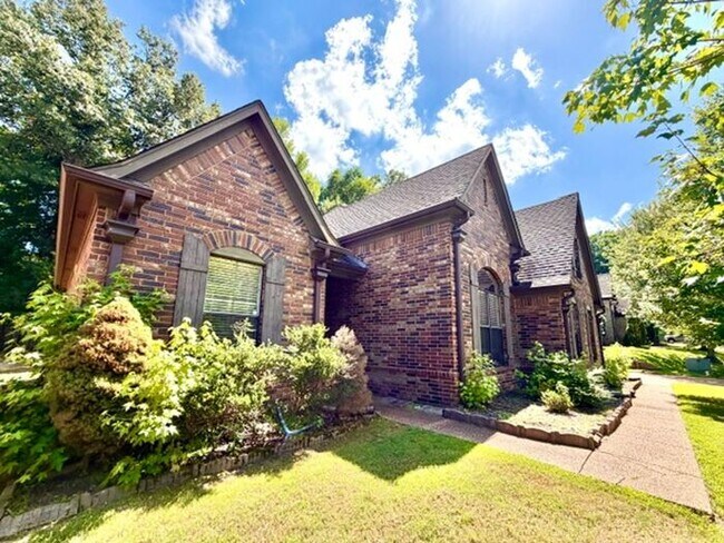 Foto del edificio - Now A Spacious 4 Bedroom 2 Bath Home In Cordova