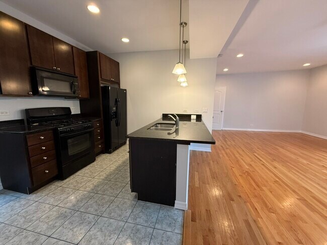 Foto del edificio - 2648 N Kildare Ave