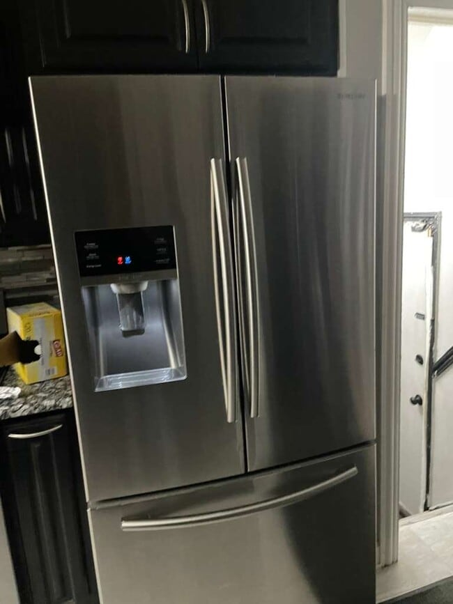 Building Photo - 8321 S Hoyne Ave