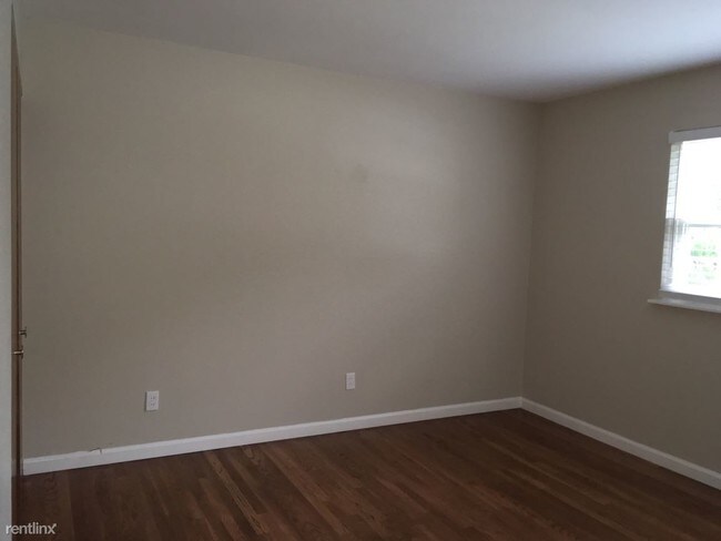 Building Photo - 3 br, 1.5 bath House - 2540 Netherton Dr