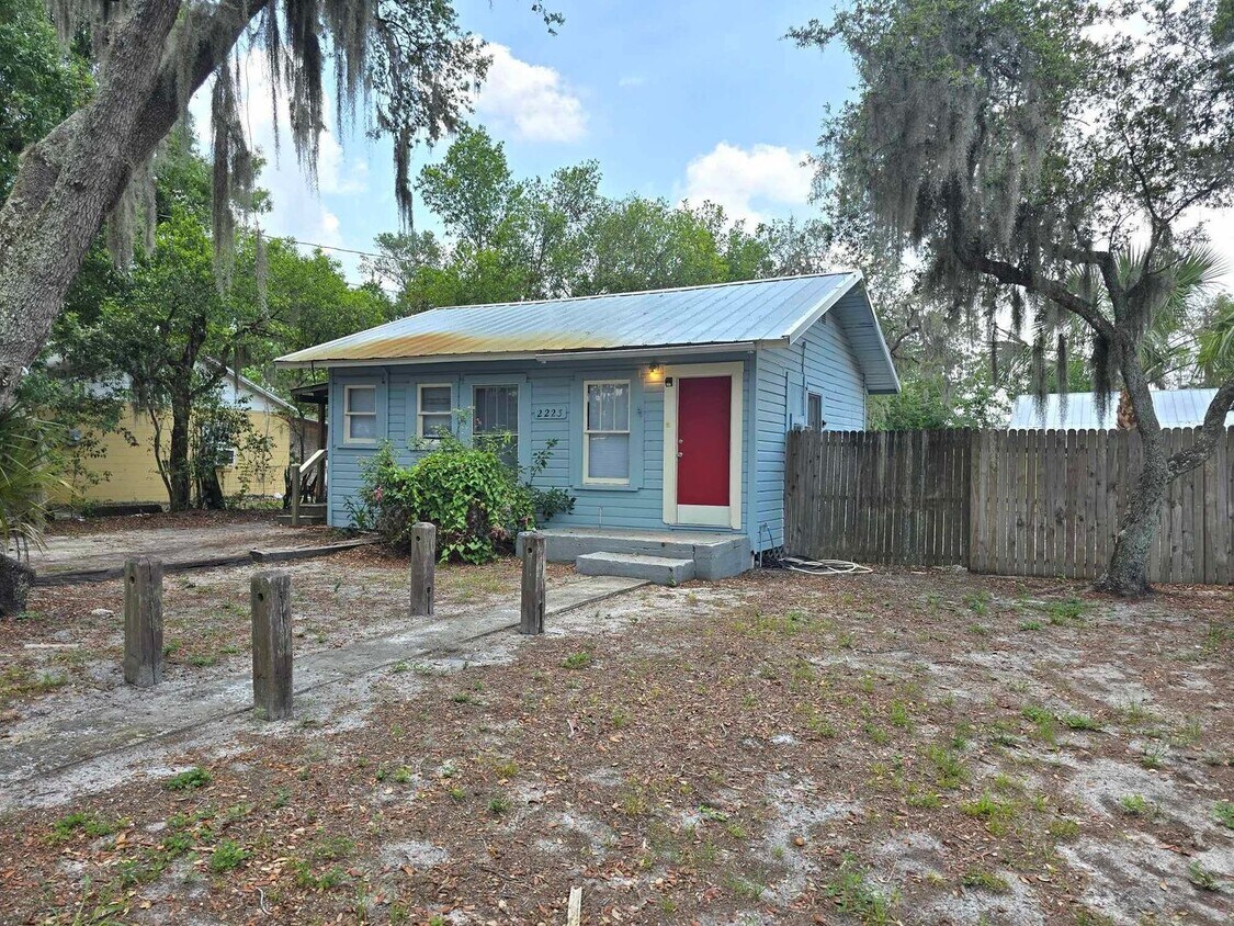 Foto principal - 2 Bed / 1 Bath Home for RENT!