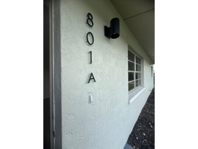 Foto del edificio - AVAILABLE NOW! Move-In Special! Updated 2B...