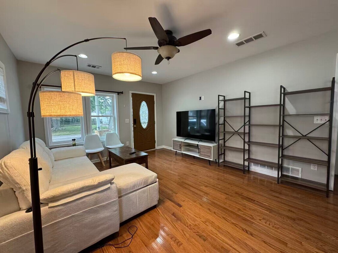 Foto del edificio - 23448 Hoover Ave
