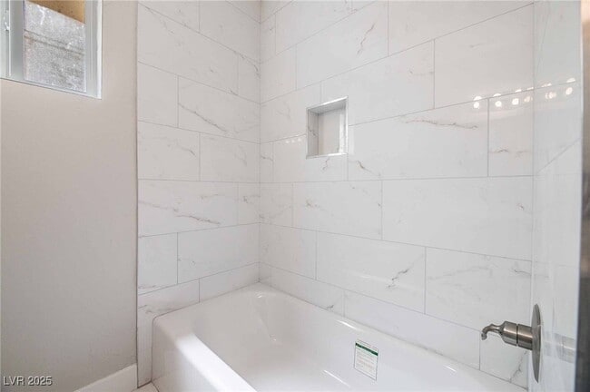 Foto del edificio - 239 W Cleveland Ave