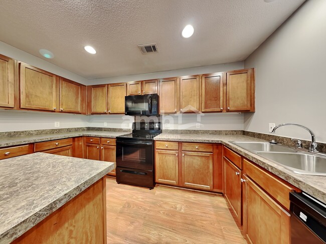 Building Photo - 240 Tigers Paw Dr