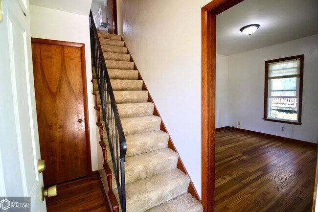Entryway - 1208 3rd Ave