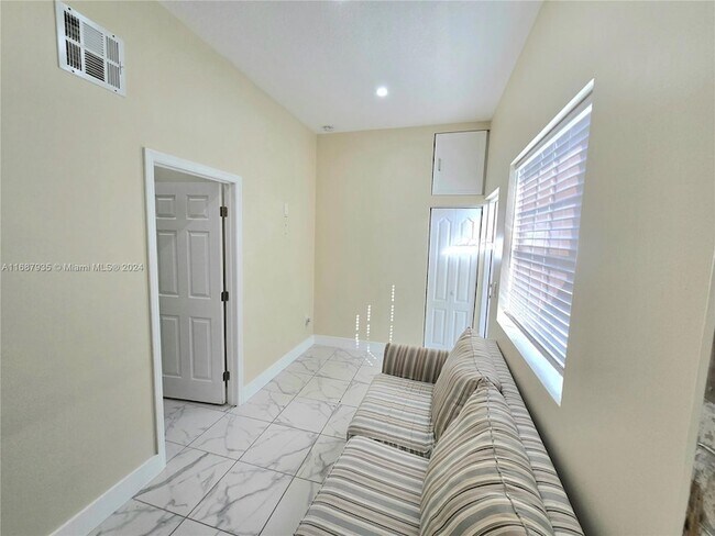 Foto del edificio - 18255 SW 145th Ave